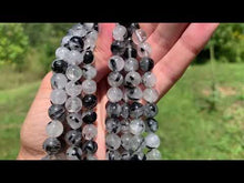 Charger et lire la vidéo dans la visionneuse de la Galerie, Perles en quartz avec inclusions de tourmaline entre 8 et 12mm, QTT