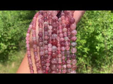 Charger et lire la vidéo dans la visionneuse de la Galerie, Perles en quartz avec inclusions de piémontite entre 6 et 10mm QPT