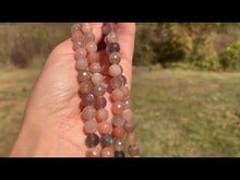 Charger et lire la vidéo dans la visionneuse de la Galerie, Perles en pierre de lune multicolore facettée entre 6 et 10mm