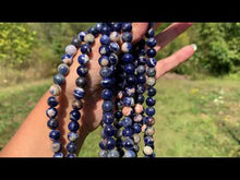 Charger et lire la vidéo dans la visionneuse de la Galerie, Perles en sodalite entre 6 et 8mm ST