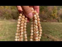 Charger et lire la vidéo dans la visionneuse de la Galerie, Perles en nacre beige entre 2 et 12mm