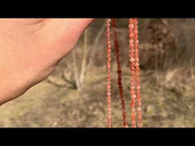 Charger et lire la vidéo dans la visionneuse de la Galerie, Perles en pierre de soleil facettées entre 2 et 4mm PSU