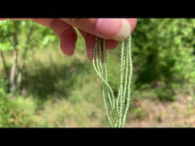Charger et lire la vidéo dans la visionneuse de la Galerie, Perles en péridot entre 2 et 5mm