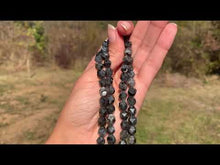 Charger et lire la vidéo dans la visionneuse de la Galerie, Perles en larvikite, forme diamant entre 6 et 10mm