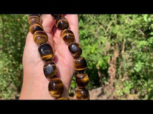 Charger et lire la vidéo dans la visionneuse de la Galerie, Perles en oeil de tigre, galet de taille moyenne