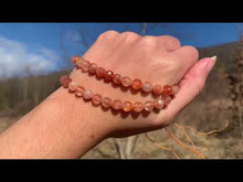 Charger et lire la vidéo dans la visionneuse de la Galerie, Perles en pierre de soleil facettées entre 2,5 et 7,5mm PSD