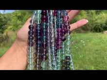 Charger et lire la vidéo dans la visionneuse de la Galerie, Perles en fluorite / fluorine entre 6-6,5 et 12mm