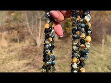 Charger et lire la vidéo dans la visionneuse de la Galerie, Perles en oeil de tigre mélangé avec de l'oeil de faucon, forme diamant entre 6 et 10mm