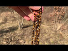 Charger et lire la vidéo dans la visionneuse de la Galerie, Perles en oeil de tigre facettées