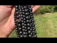 Charger et lire la vidéo dans la visionneuse de la Galerie, Perles en hématite avec un aspect mate et polie entre 6 et 12mm