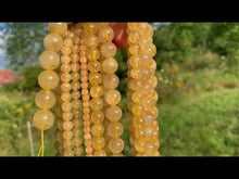Charger et lire la vidéo dans la visionneuse de la Galerie, Perles en quartz à inclusions de rutile entre 4 et 12mm QRU