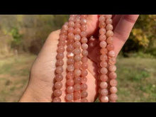 Charger et lire la vidéo dans la visionneuse de la Galerie, Perles en pierre de lune pêche entre 4 et 10mm PLPD
