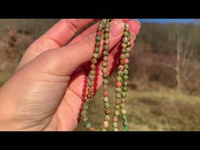 Charger et lire la vidéo dans la visionneuse de la Galerie, Perles en unakite facettées entre 2 et 4,5mm