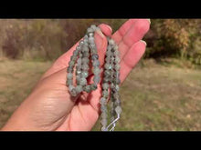 Charger et lire la vidéo dans la visionneuse de la Galerie, Perles en labradorite, forme diamant entre 6 et 10mm