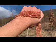 Charger et lire la vidéo dans la visionneuse de la Galerie, Perles en pierre de soleil facettées entre 3,5 et 6mm PST