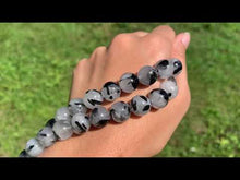 Charger et lire la vidéo dans la visionneuse de la Galerie, Perles en quartz avec inclusions de tourmaline entre 8 et 12mm, QTT