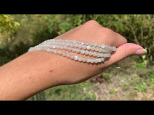 Charger et lire la vidéo dans la visionneuse de la Galerie, Perles en pierre de lune blanche entre 6 et 12mm PLBU