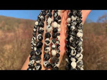 Charger et lire la vidéo dans la visionneuse de la Galerie, Perles en jaspe zebré noir, forme diamant entre 6 et 10mm