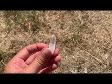 Charger et lire la vidéo dans la visionneuse de la Galerie, Cristal de roche, pointe brut, taille moyenne