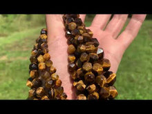 Charger et lire la vidéo dans la visionneuse de la Galerie, Perles en oeil de tigre, forme diamant entre 6 et 12mm