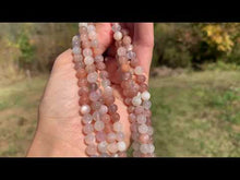 Charger et lire la vidéo dans la visionneuse de la Galerie, Perles en pierre de lune multicolore entre 6 et 10mm PLMD