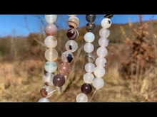 Charger et lire la vidéo dans la visionneuse de la Galerie, Perles en agate du Montana entre 4 et 12mm