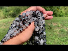 Charger et lire la vidéo dans la visionneuse de la Galerie, Perles en quartz avec inclusions de tourmaline entre 8 et 12mm, QTT