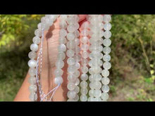 Charger et lire la vidéo dans la visionneuse de la Galerie, Perles en pierre de lune blanche entre 4 et 12mm PLBD