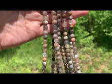 Charger et lire la vidéo dans la visionneuse de la Galerie, Perles en microcline entre 6 et 10mm