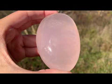 Charger et lire la vidéo dans la visionneuse de la Galerie, VENDU Bloc en quartz rose 2