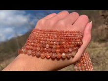 Charger et lire la vidéo dans la visionneuse de la Galerie, Perles en pierre de soleil facettées entre 2,5 et 7,5mm PSD
