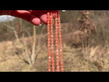 Charger et lire la vidéo dans la visionneuse de la Galerie, Perles en pierre de soleil facettées entre 3,5 et 6mm PST