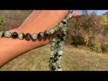 Charger et lire la vidéo dans la visionneuse de la Galerie, Perles en prehnite entre 6 et 12mm