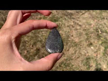 Charger et lire la vidéo dans la visionneuse de la Galerie, VENDU Quartz avec inclusions de graphite 2