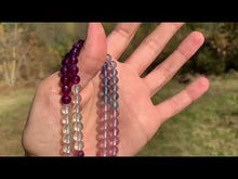 Charger et lire la vidéo dans la visionneuse de la Galerie, Perles en fluorite / fluorine entre 6-6,5 et 12mm