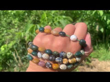 Charger et lire la vidéo dans la visionneuse de la Galerie, Perles en jaspe océan, forme de petit galet