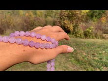 Charger et lire la vidéo dans la visionneuse de la Galerie, Améthyste lavande forme diamant entre 6 et 10mm