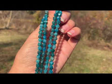 Charger et lire la vidéo dans la visionneuse de la Galerie, Perles en apatite forme diamant entre 6 et 12mm