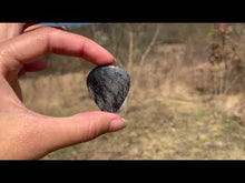Charger et lire la vidéo dans la visionneuse de la Galerie, VENDU Quartz avec inclusions de tourmaline 5