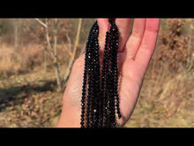 Charger et lire la vidéo dans la visionneuse de la Galerie, Perles en spinelle noir facetté entre 2 et 4mm
