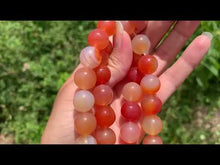 Charger et lire la vidéo dans la visionneuse de la Galerie, Perles en agate mélangée avec des cornalines entre 4 et 14mm
