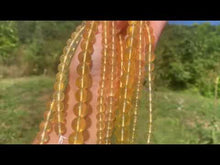 Charger et lire la vidéo dans la visionneuse de la Galerie, Perles en fluorite jaune entre 6 et 10mm