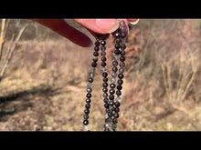 Charger et lire la vidéo dans la visionneuse de la Galerie, Perles en quartz avec inclusions de tourmaline facettées entre 2 et 4,5mm