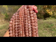 Charger et lire la vidéo dans la visionneuse de la Galerie, Perles en pierre de lune pêche entre 4 et 10mm PLPD