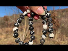 Charger et lire la vidéo dans la visionneuse de la Galerie, Perles en jaspe zebré noir entre 4 et 12mm