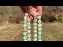 Charger et lire la vidéo dans la visionneuse de la Galerie, Perles en prehnite entre 6 et 12mm