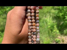 Charger et lire la vidéo dans la visionneuse de la Galerie, Perles en microcline entre 4 et 10mm