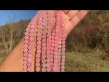 Charger et lire la vidéo dans la visionneuse de la Galerie, Perles en quartz rose facettées non transparentes entre 4 et 12mm