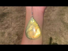 Charger et lire la vidéo dans la visionneuse de la Galerie, Bélière coeur penché, taille moyenne (argentée, dorée, rosée)