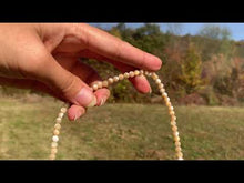 Charger et lire la vidéo dans la visionneuse de la Galerie, Perles en nacre beige entre 2 et 12mm